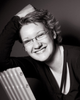 This image is of Sarah Millican a speaker who may be booked through Parliament Speakers for public speaking engagements